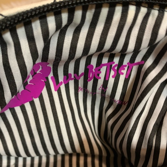 BETSY JOHNSON mini quilted hearts satchel bag LNWOT - Picture 2 of 9